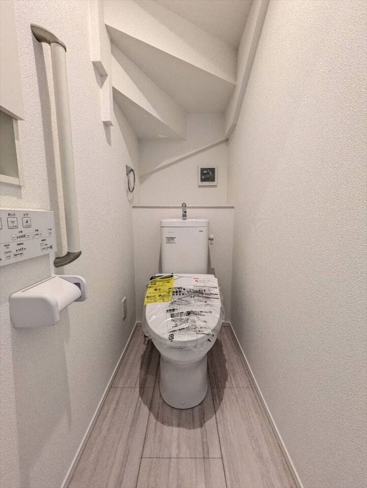【同社施工例】トイレには快適な温水洗浄便座付き