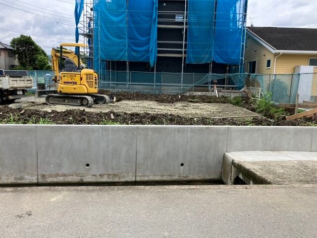 建築中