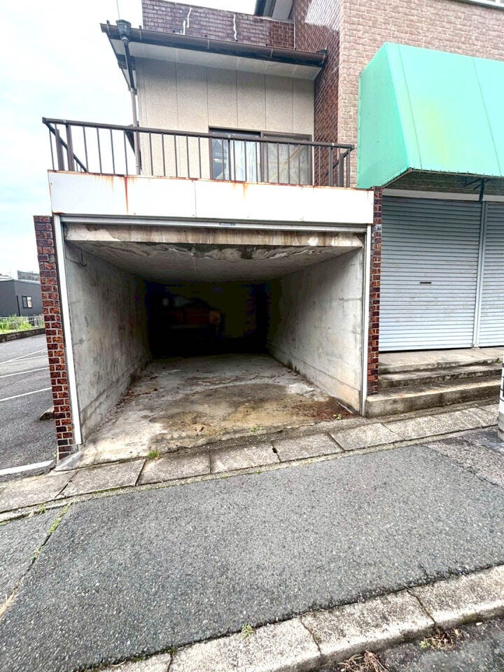 【事務所付き住宅】電気温水器♪小学校・中学校まで徒歩10分圏内♪シャッター付き車庫♪
