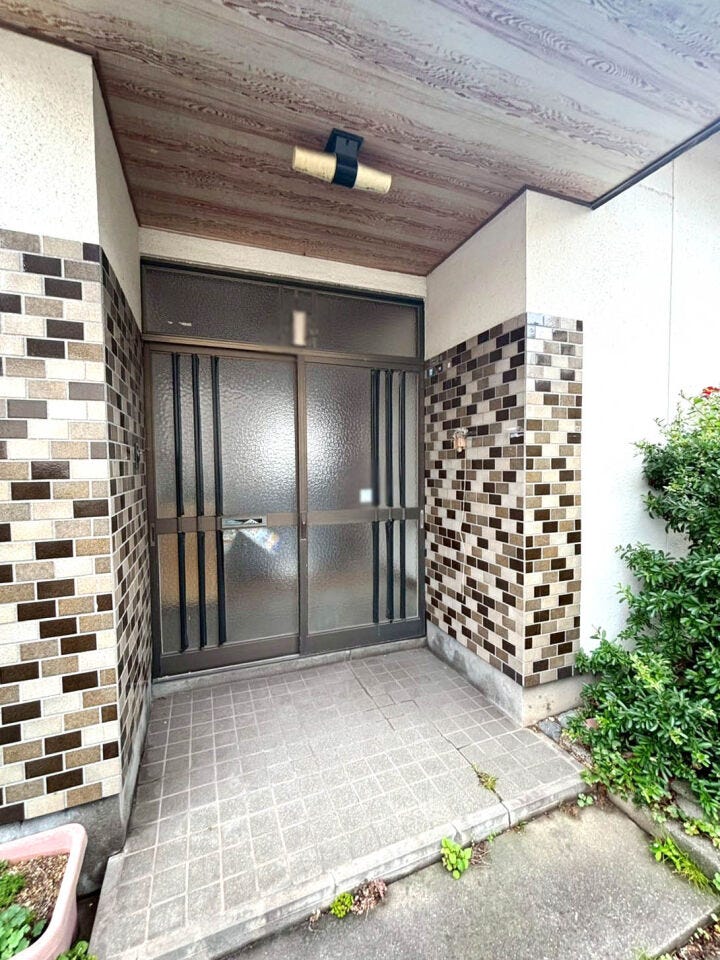 【事務所付き住宅】電気温水器♪小学校・中学校まで徒歩10分圏内♪シャッター付き車庫♪