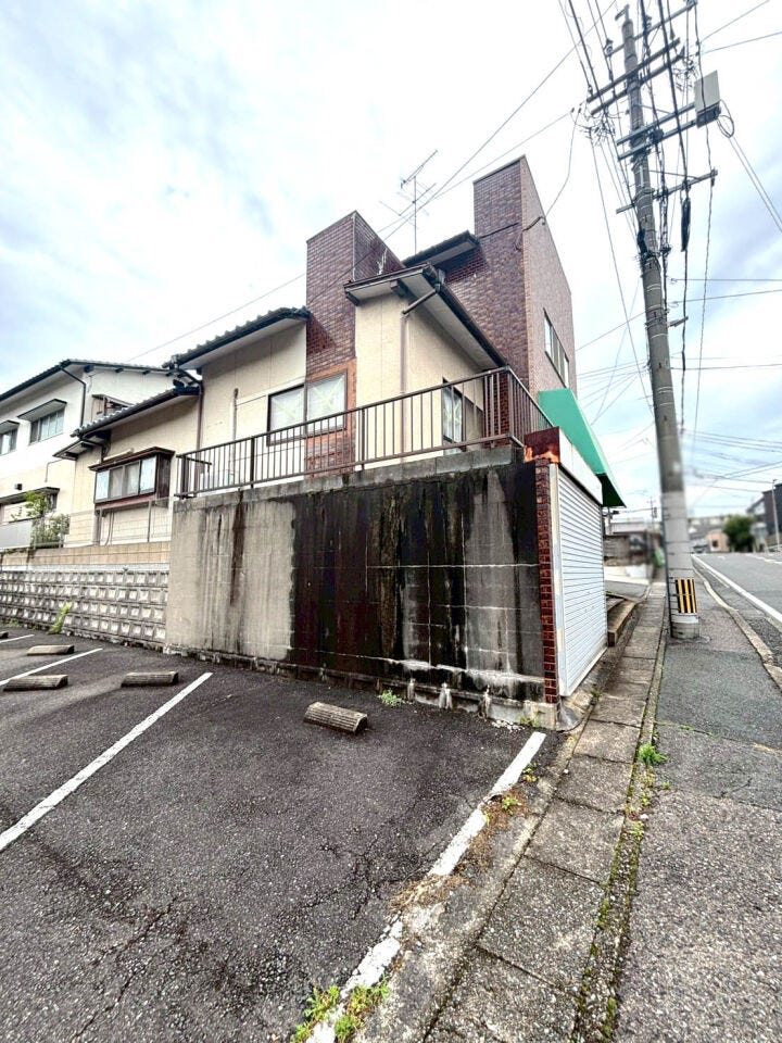 【事務所付き住宅】電気温水器♪小学校・中学校まで徒歩10分圏内♪シャッター付き車庫♪