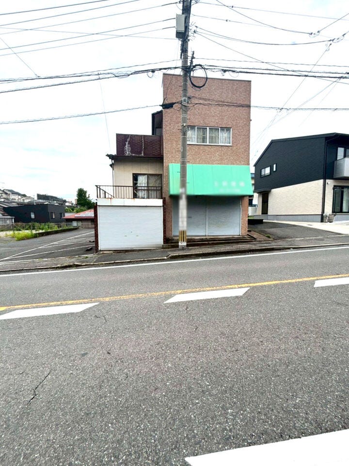 【事務所付き住宅】電気温水器♪小学校・中学校まで徒歩10分圏内♪シャッター付き車庫♪