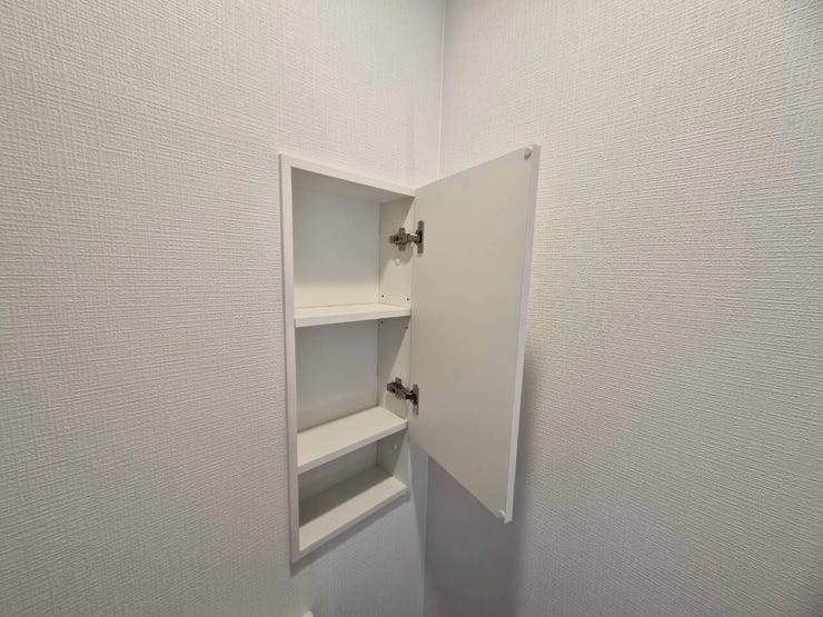 1階 お手洗いの収納棚です♪