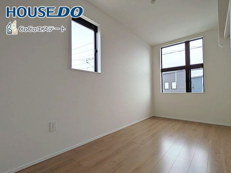□■洋室■□
5.3帖の洋室です♪
光が取り込みやすい2面採光のお部屋です。日当たり・風通し良好です♪