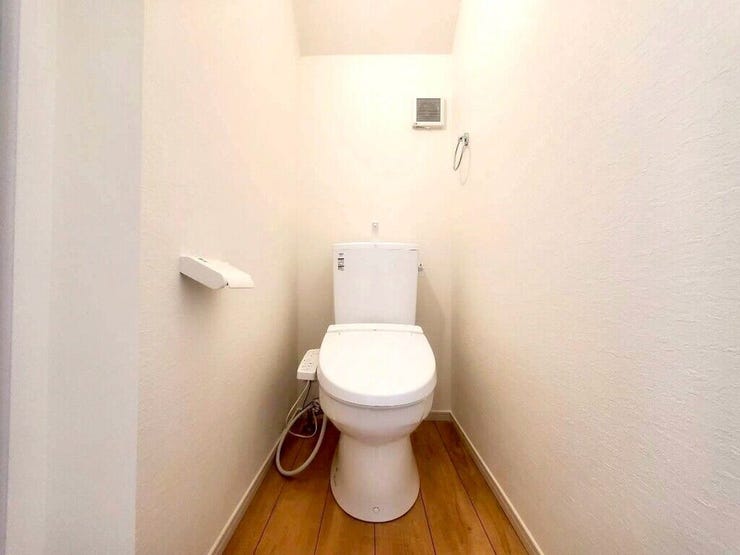 【Toilet】清潔感があり、落ち着いたデザインのトイレ。家族みんなが快適に使えます。