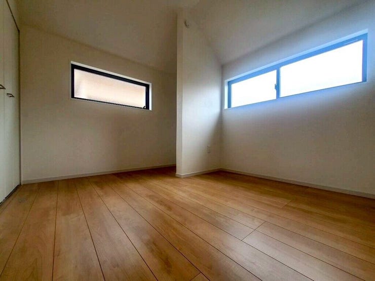 【Bedroom】ベッドとデスクを置いてもゆとりのある、使い勝手の良い広さの洋室です。
