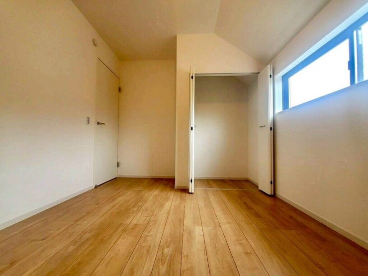 【Bedroom】クローゼット完備で収納力◎。家具の配置もしやすい機能的な洋室です。