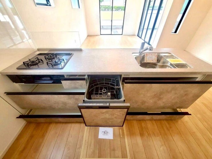 【kitchen】家事の時短に便利な食洗機付き。手洗い不要で毎日の負担を軽減します。