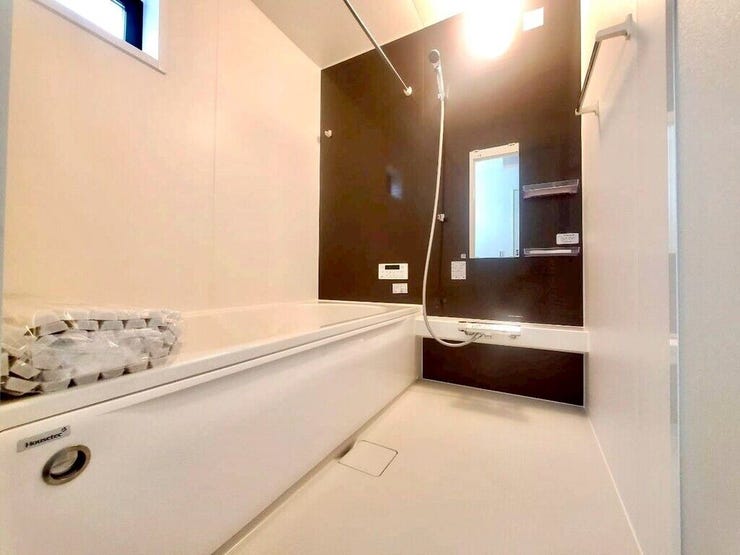 【Bathroom】お子様とのバスタイムにも十分な広さがあり、掃除も簡単にできます。