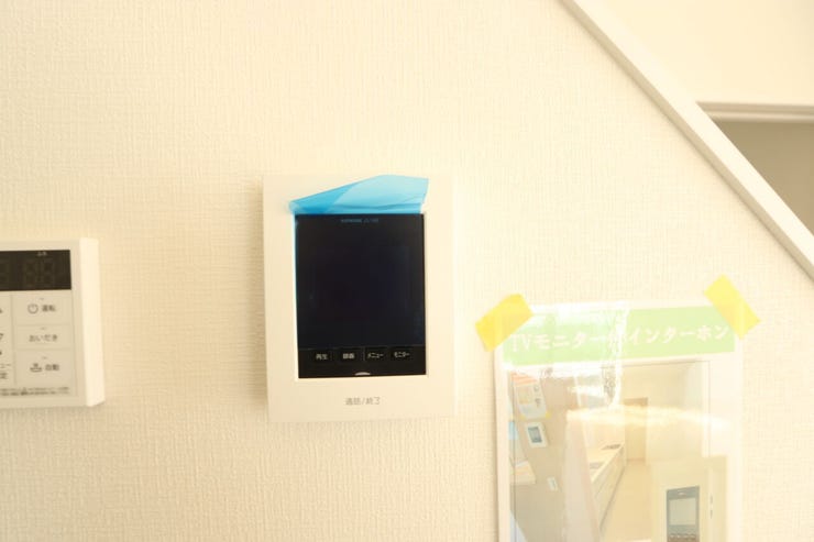 お子様のお留守番にも安心、訪問者を確認できるTVモニタ・インタホン付き♪