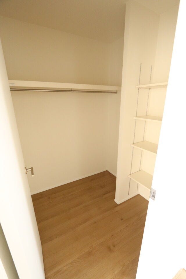 洗濯物を各部屋へ配る手間を省く、大容量ファミリークローゼット
