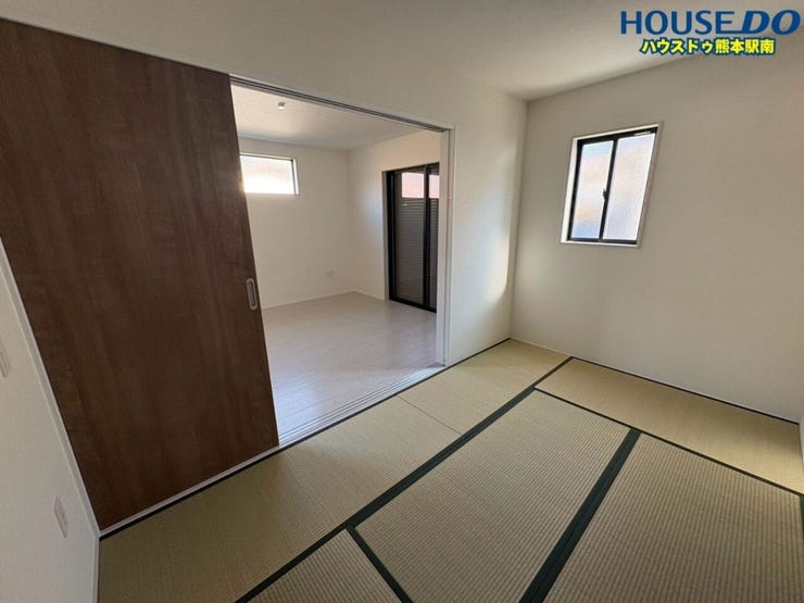 ■和室■
落ち着いた雰囲気の和室で、ゆったりとくつろげる癒しの空間です。
客間やお子様の遊び場など、さまざまな用途で活用できます。