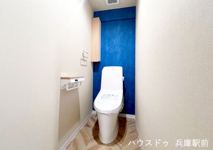 ◇洗面室・浴室とは完全に分かれた独立トイレ仕様。 毎日快適に使える「温水洗浄便座」を標準装備しています。