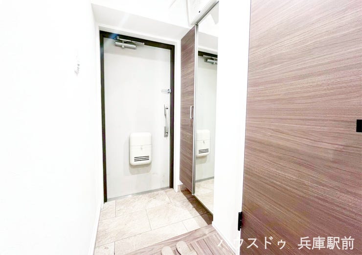 ◇整頓しやすいシューズボックス付きのすっきりとした玄関アプローチ