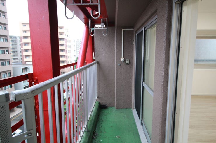 バルコニーから差し込む陽光・通風は、住環境・快適性と共に有り続ける貴重な「財産」です。