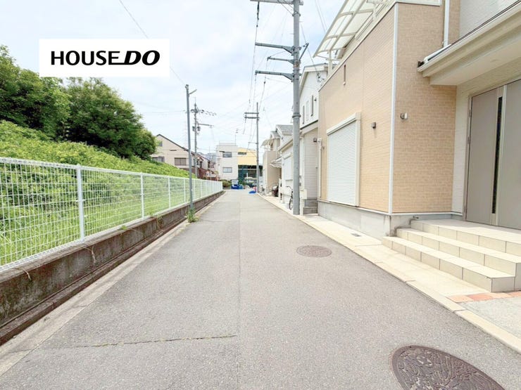 閑静な住宅街に位置し、交通量の少ない前面道路で小さなお子様のいるご家庭にも安心。落ち着いた住環境で、家族みんなが快適に暮らせます。