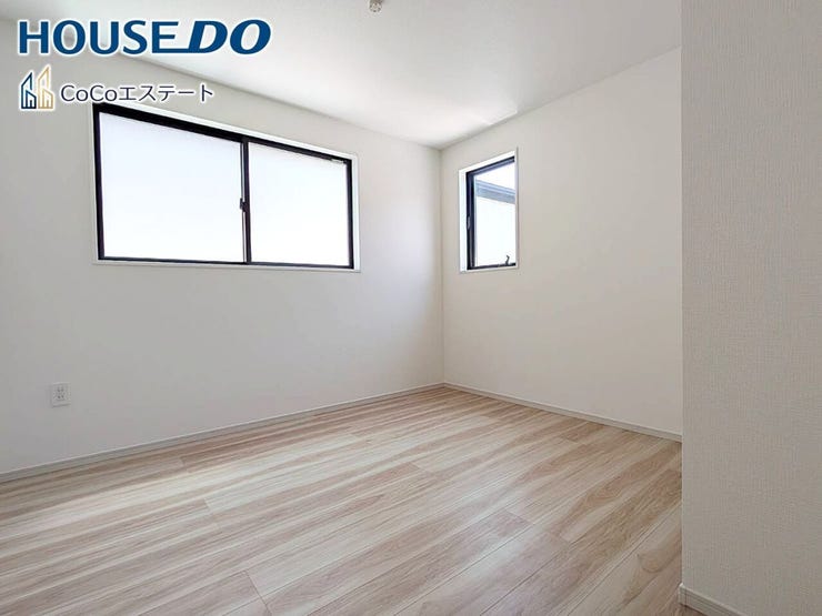 5.3帖の洋室です♪
光が取り込みやすい2面採光のお部屋です。日当たり・風通し良好です♪