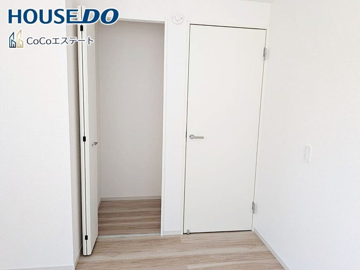 □■収納■□
各部屋にクローゼット完備♪
ゆとりの収納で、お部屋がスッキリ片付きます。