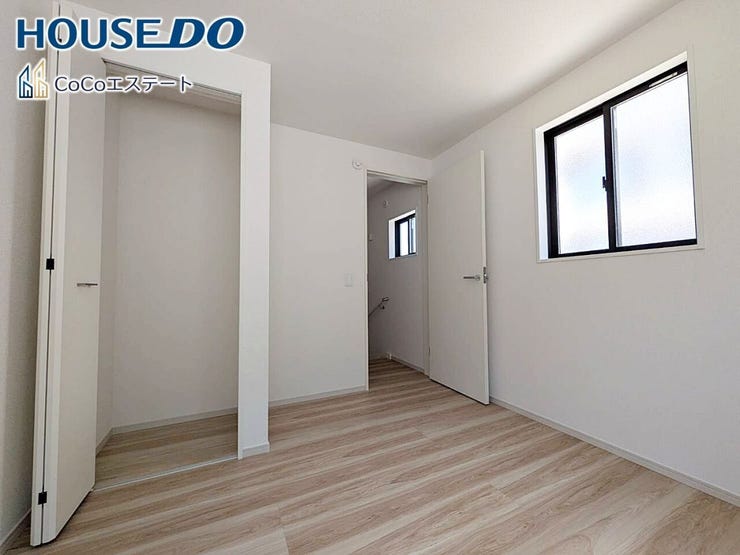 □■収納■□
各部屋にクローゼット完備♪
ゆとりの収納で、お部屋がスッキリ片付きます。