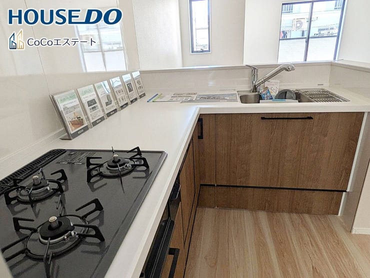 □■キッチン■□
お料理をもっと効率的に♪
浄水器付き蛇口、食洗器、グリル付き3口コンロと充実の設備が標準装備です。