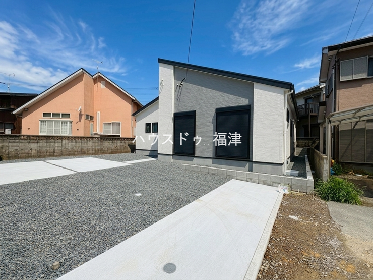 駐車は最大4台可能!
来客時も安心です。
《宗像市東郷5丁目 新築戸建》
