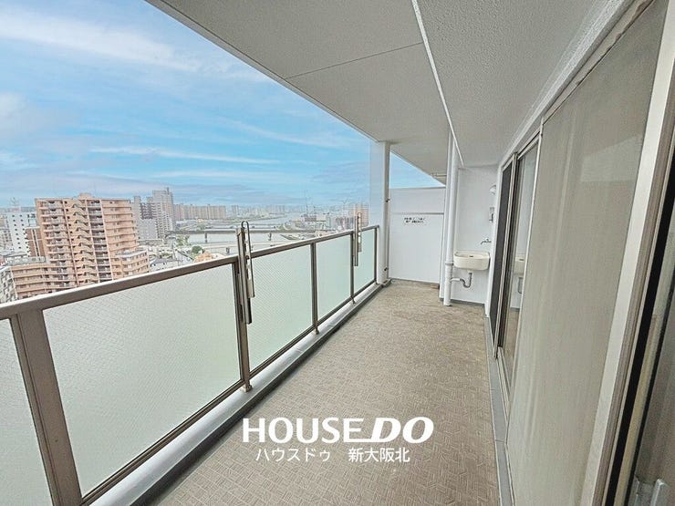 ■バルコニーにはスロップシンクがついており、バルコニーのお掃除やガーデニング、家庭菜園にも便利です!
■南向きで日当たり良好!
■洗濯物もよく乾きそうですね!