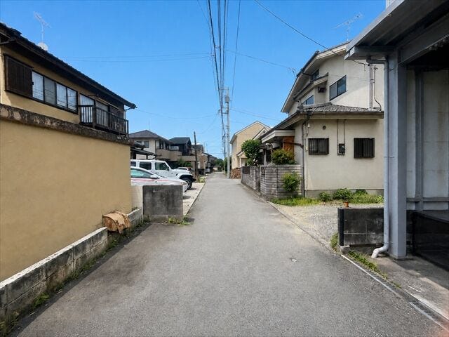 【南側 前面道路】※実際の写真から家具等を消すCG加工をしています。