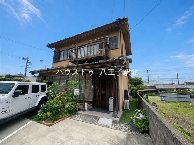 3SLDKの間取り、駐車は3台可能です。※実際の写真から家具等を消すCG加工をしています。