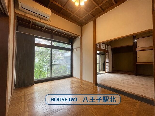 【リビング】
リビング:ご家族の憩いの場♪一緒にテレビを観たり食事をしたり、同じ時間を共有できる温かい空間となります♪※実際の写真から家具等を消すCG加工をしています。