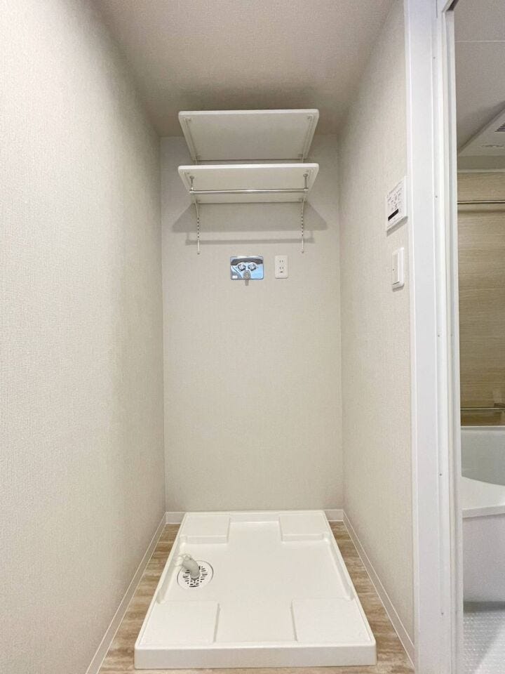《洗濯機置場》
上部棚付き♪洗剤やタオルのストック置き場等に便利!