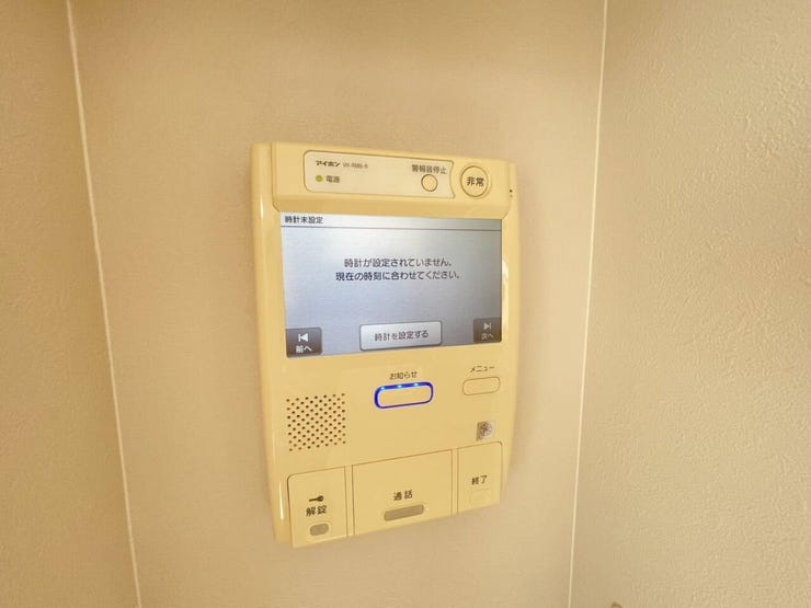 《モニター付きインターホン》
急な来客時も安心!
家事導線を考慮した個所に設置!
防犯性と利便性に優れ、暮らしをより快適にしてくれます。