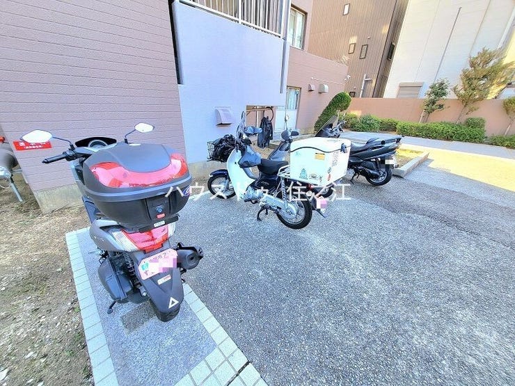 ★バイク置場。最新の空き状況の確認はお気軽にお申し付け下さい。