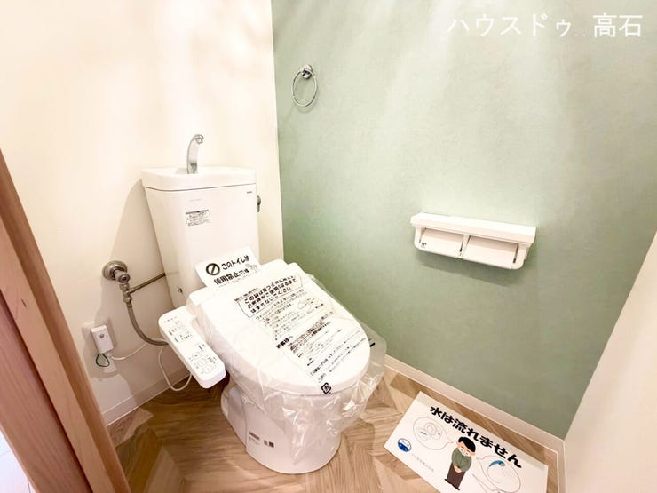 床が木目調のヘリンボーン柄になっており、汚れが目立ちにくく、一気におしゃれな雰囲気に見せてくれます。
