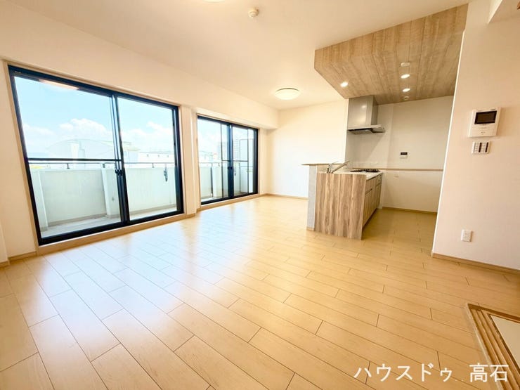 家族が集まってもゆったり過ごせる十分な広さがあります。