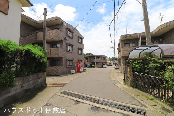 吉野町 売土地 【前面道路】
東側前面道路、南方面
道路幅約6.0ｍと広々