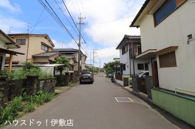 吉野町 売土地 【前面道路】
東側前面道路、北方面
道路幅員約6.0ｍと広々