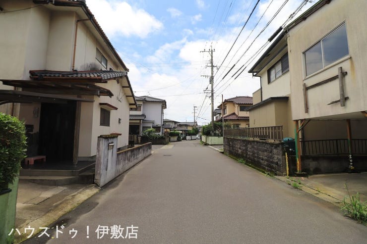 吉野町 売土地 【前面道路】
東側前面道路、南方面
道路幅員約6.0ｍと広々
