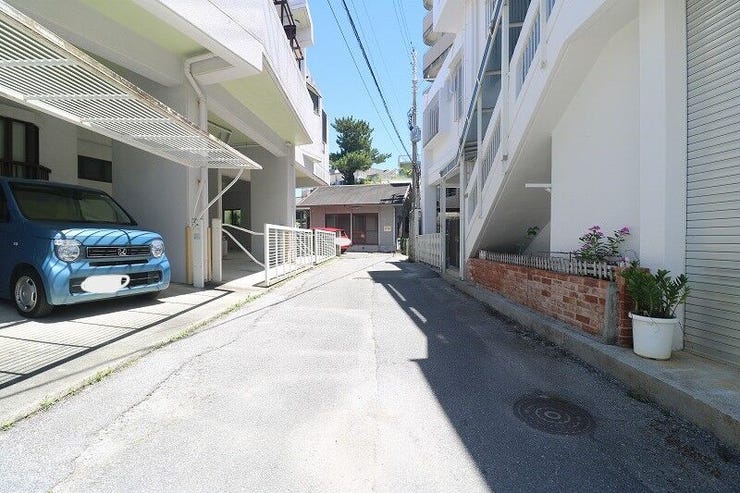 道路から奥に入った配置のため、外からの視線が気になりにくく、安心感のある住まいです。