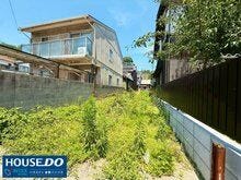 縦長の敷地を活かして、奥にプライベートなお庭を作ったり、開放的な縦長リビングにしたり♪建築条件なしなので、家族のこだわりを詰め込んだ面白い間取りが叶います!