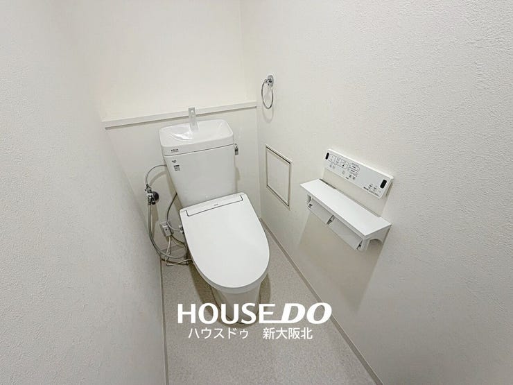 ■年中いつでも快適にご使用いただける温水便座付きトイレ!
■壁掛けリモコンがついているので操作もスムーズです!