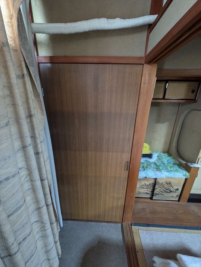 日用品などをしまえる廊下の物入