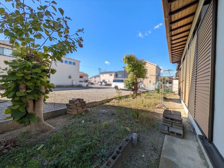 広いお庭はガーデニングや家庭菜園などが楽しめます
2024/11/18撮影
