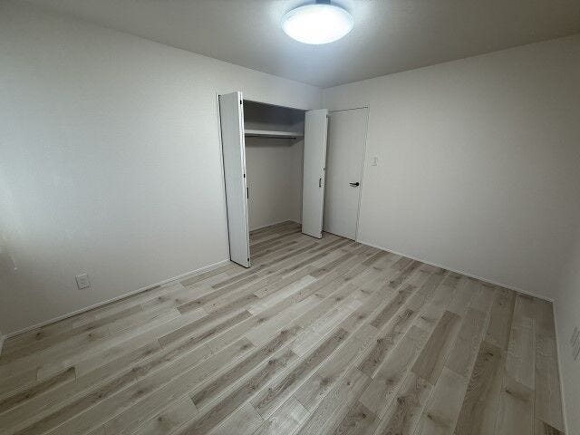 お部屋をすっきり広く使える!衣類をたっぷり掛けられるクローゼットを各室に完備