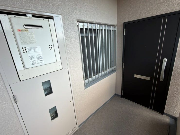 お部屋入り口。他人の往来がない形状で安心です。