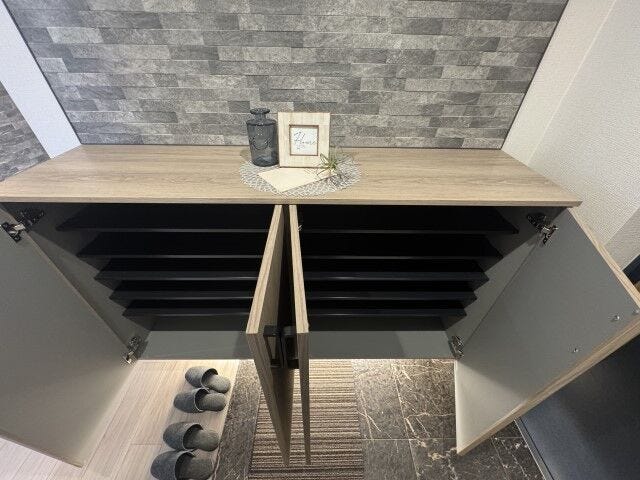 家族全員の靴すっきり!木目調の大型シューズボックス