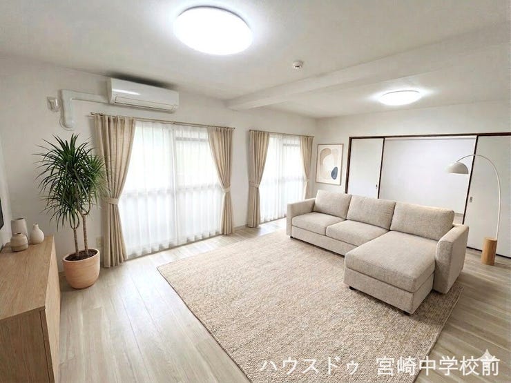 【リビング】
家具・小物はAIで配置しています。