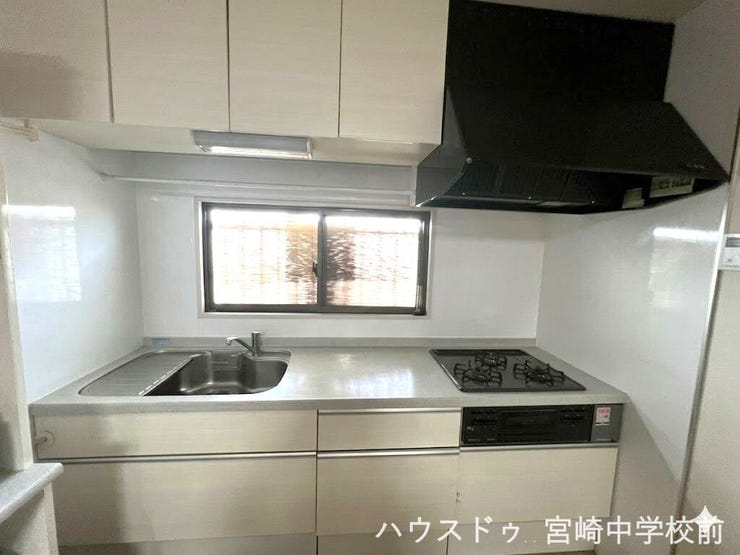 AIで小物は消しています。