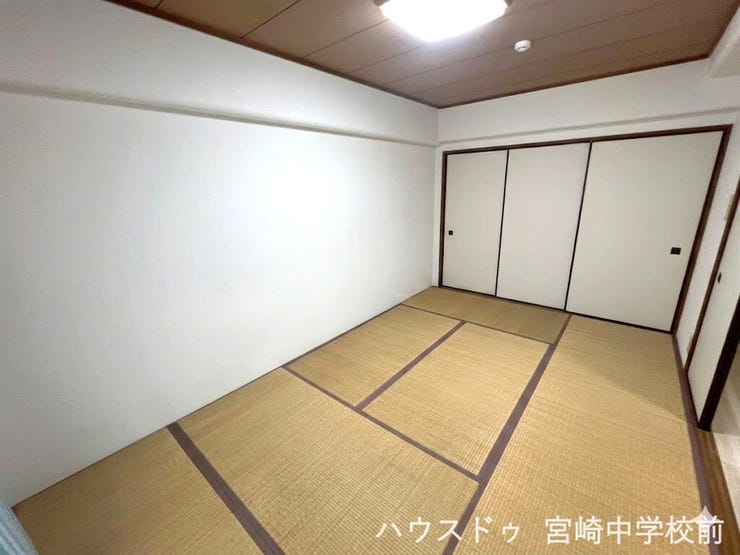 AIで小物は消しています。