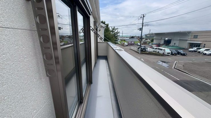 午後まで明るい西側バルコニー