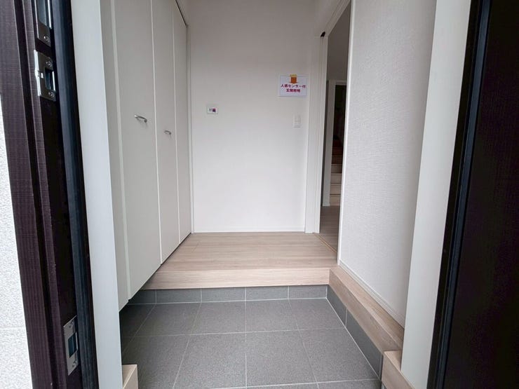 収納付きで玄関まわりもすっきり